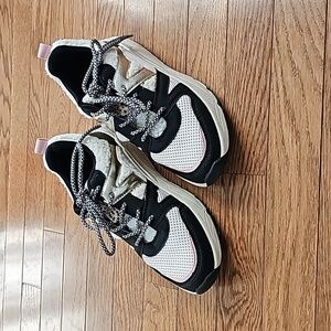 NWOT Posh by Poelman Sherpa Sneakers